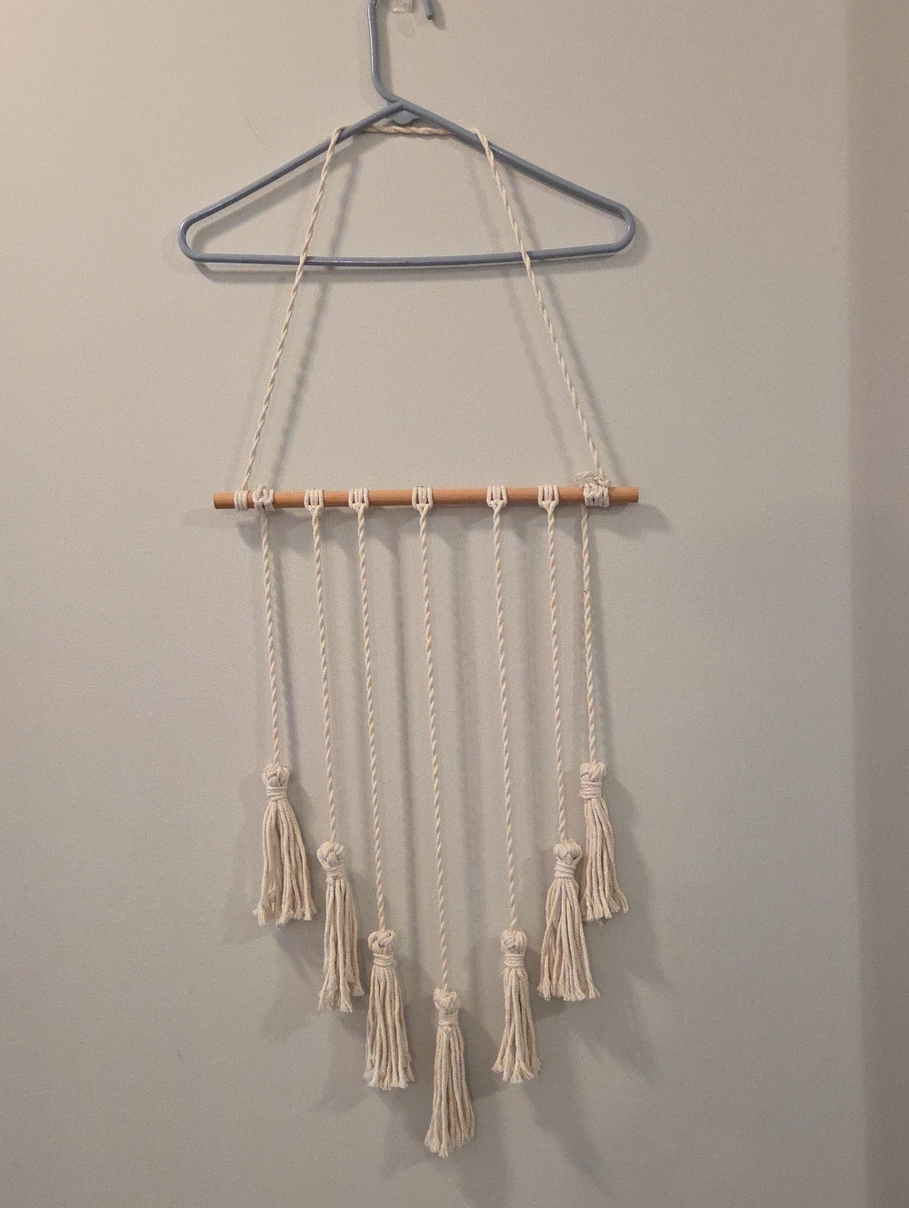 Handmade Cream Macramé Wall Hanging Photo Display